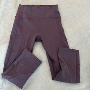 Women’s Lululemon crop leggings